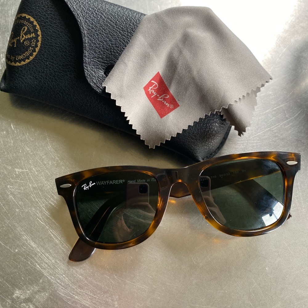 Ray Ban Wayfarer tortoise sunglasses - excellent condition